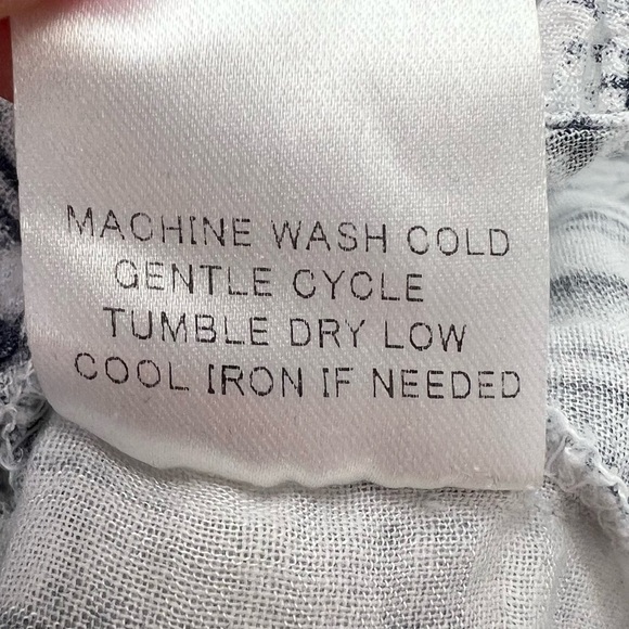 TERRA by SJ Apparel blouse with eclectic details. - Picture 10 of 10